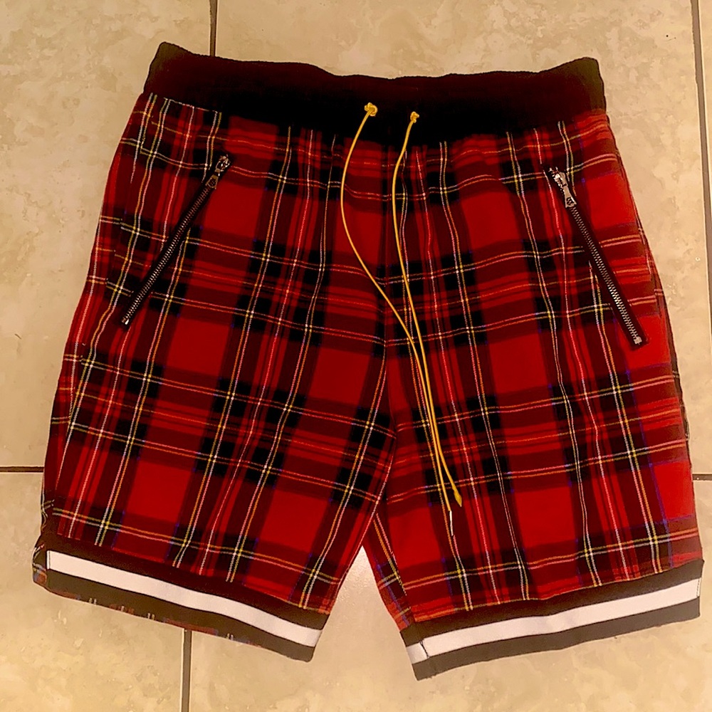 F21 unisex shorts Size Large in Mens. Plaid color with yellow drawstring